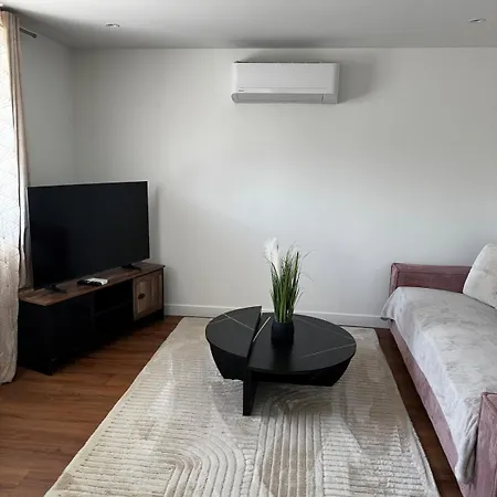 Longchamps 5 - Air-conditioned - Ground Floor - Modern